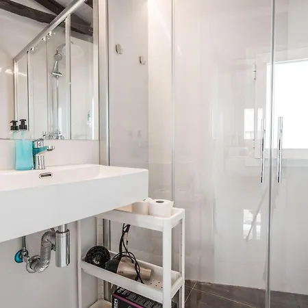 Qh Eme Apartment