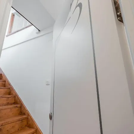 Qh Eme Apartment
