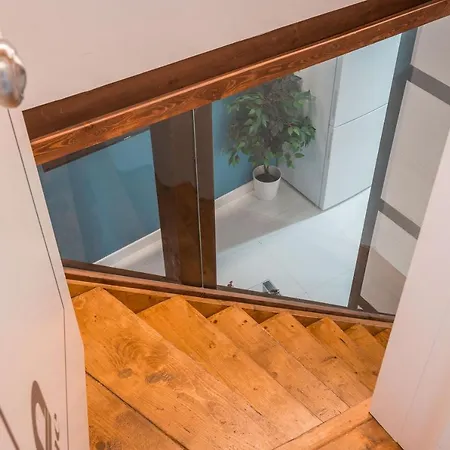 Qh Eme Apartment